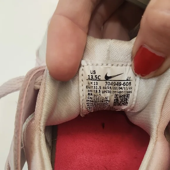 Nike Huarache Pink and White Athletic Shoes With Box - Picture 4 of 7